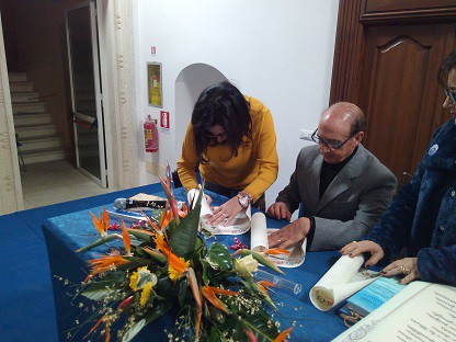 Ass.Sondra Dall'Oco firma il Patto di Amicizia