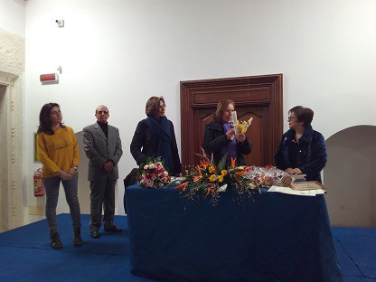 Prof.ssa Silvana Francone omaggia la Presidente di UTL Fasanoe